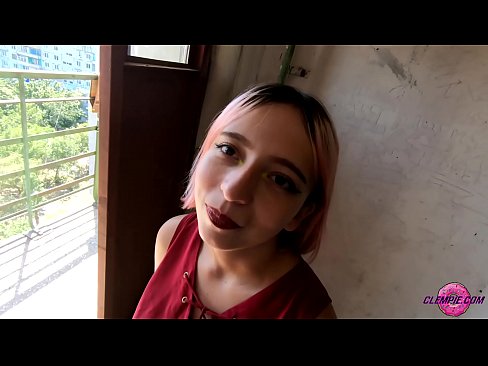 ❤️ د شاګرد حساسیت په بهر کې یو اجنبی سړی وخوري - د هغه په ​​مخ کې ☑